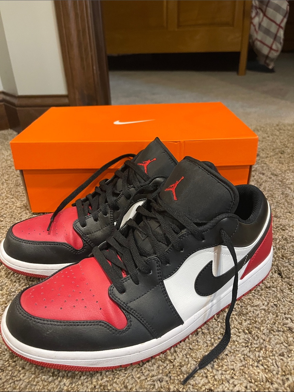Jordan Mens low  Top Sneakers in Black/Red/White